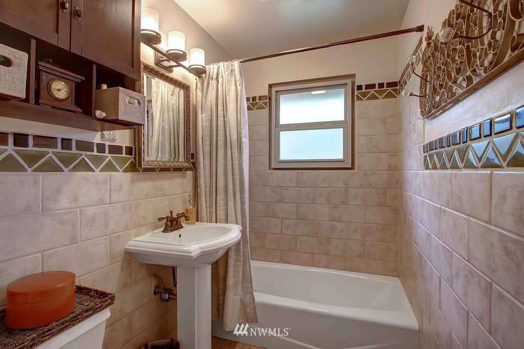 9840 40th Avenue Southwest Seattle, WA 98136 - Photo 11 of 20 Gallery Image 11