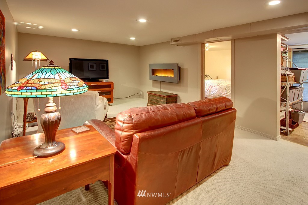 9840 40th Avenue Southwest Seattle, WA 98136 - Photo 12 of 20 Gallery Image 12