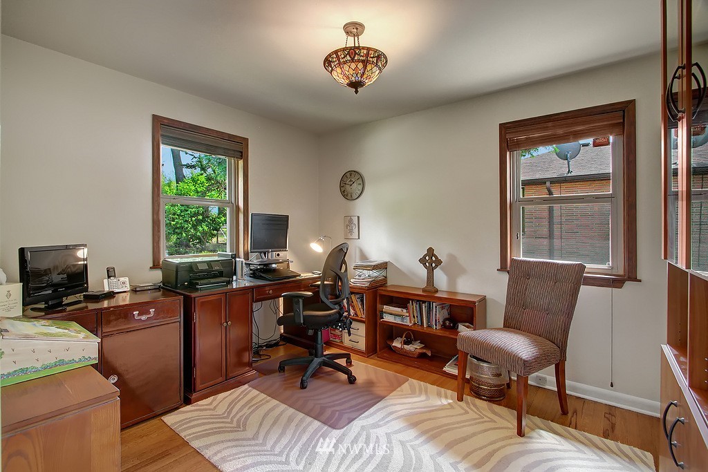 9840 40th Avenue Southwest Seattle, WA 98136 - Photo 10 of 20 Gallery Image 10