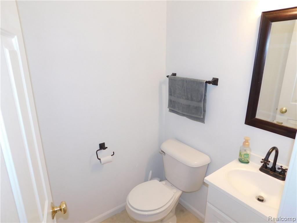 2176 Fowlerville Road Fowlerville, MI 48836 - Photo 5 of 11 2176 fowlerville 3.JPG