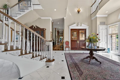 $5,700,000 | 195 Feeks Lane, Locust Valley, NY 11560