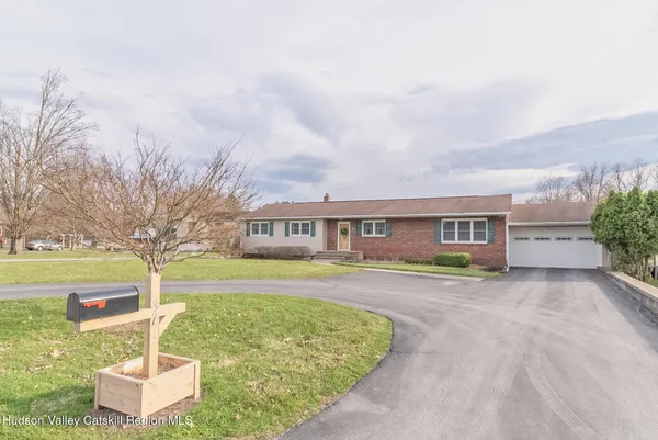 $499,900 | 37 Spaulding Lane, Saugerties, NY 12477