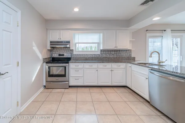 $499,900 | 37 Spaulding Lane, Saugerties, NY 12477