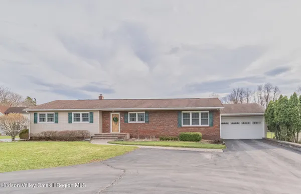 $499,900 | 37 Spaulding Lane, Saugerties, NY 12477