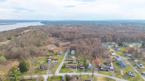 $499,900 | 37 Spaulding Lane, Saugerties, NY 12477