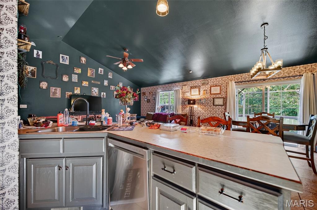 22810 Return Lane Waynesville, MO 65583 - Photo 5 of 41