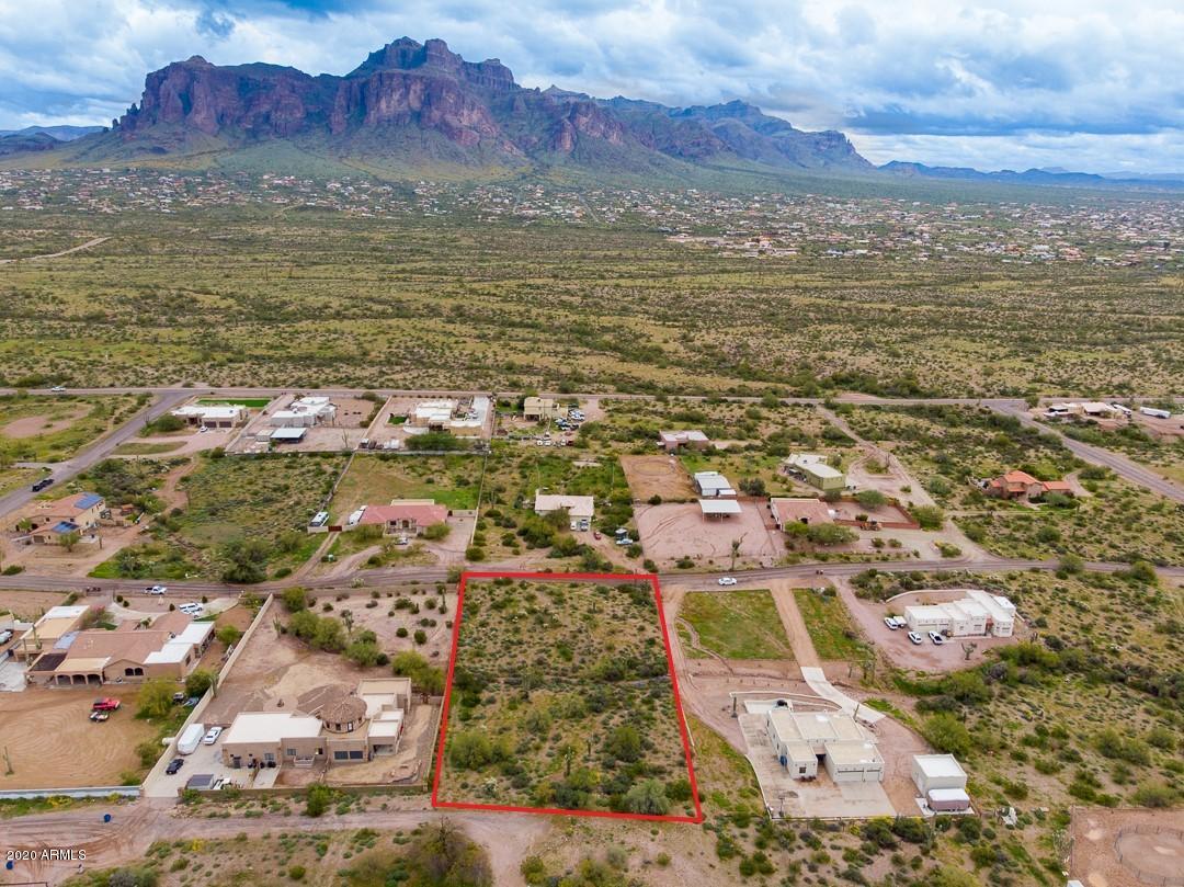 1800 North Hilton Road Apache Junction, AZ 85119 - Photo 1 of 4 11- Hiltonborder
