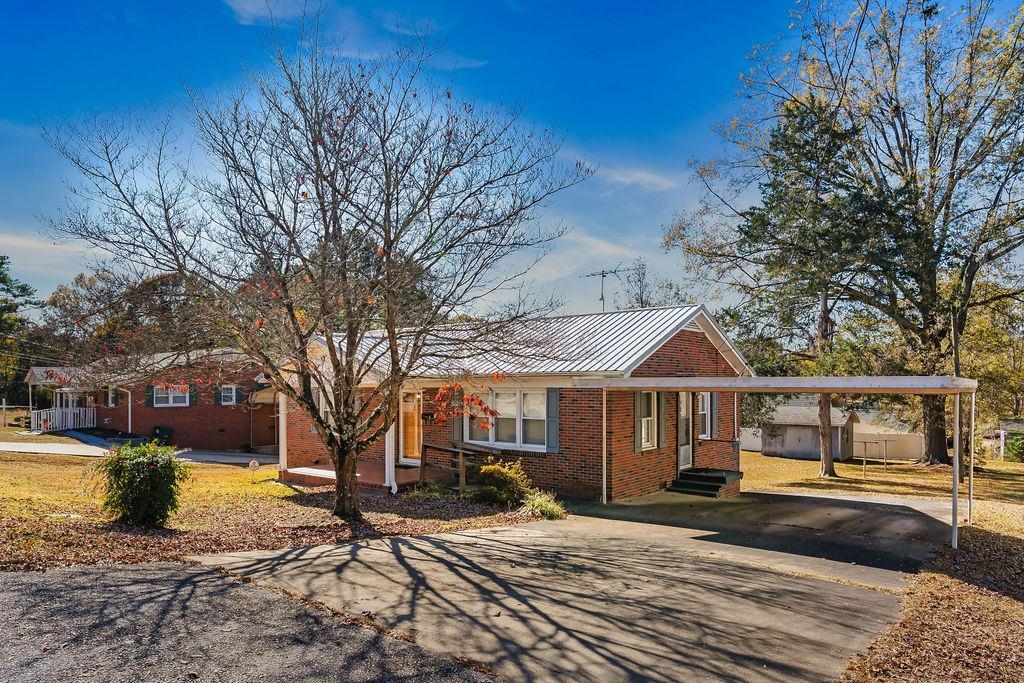 205 Lakeview Heights Union, SC 29379 - Photo 2 of 27