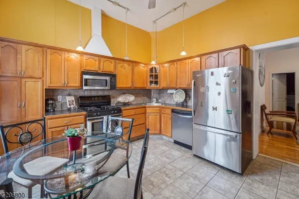 $2,850 | 105 Jefferson Street, Unit 2, Newark, NJ 07105
