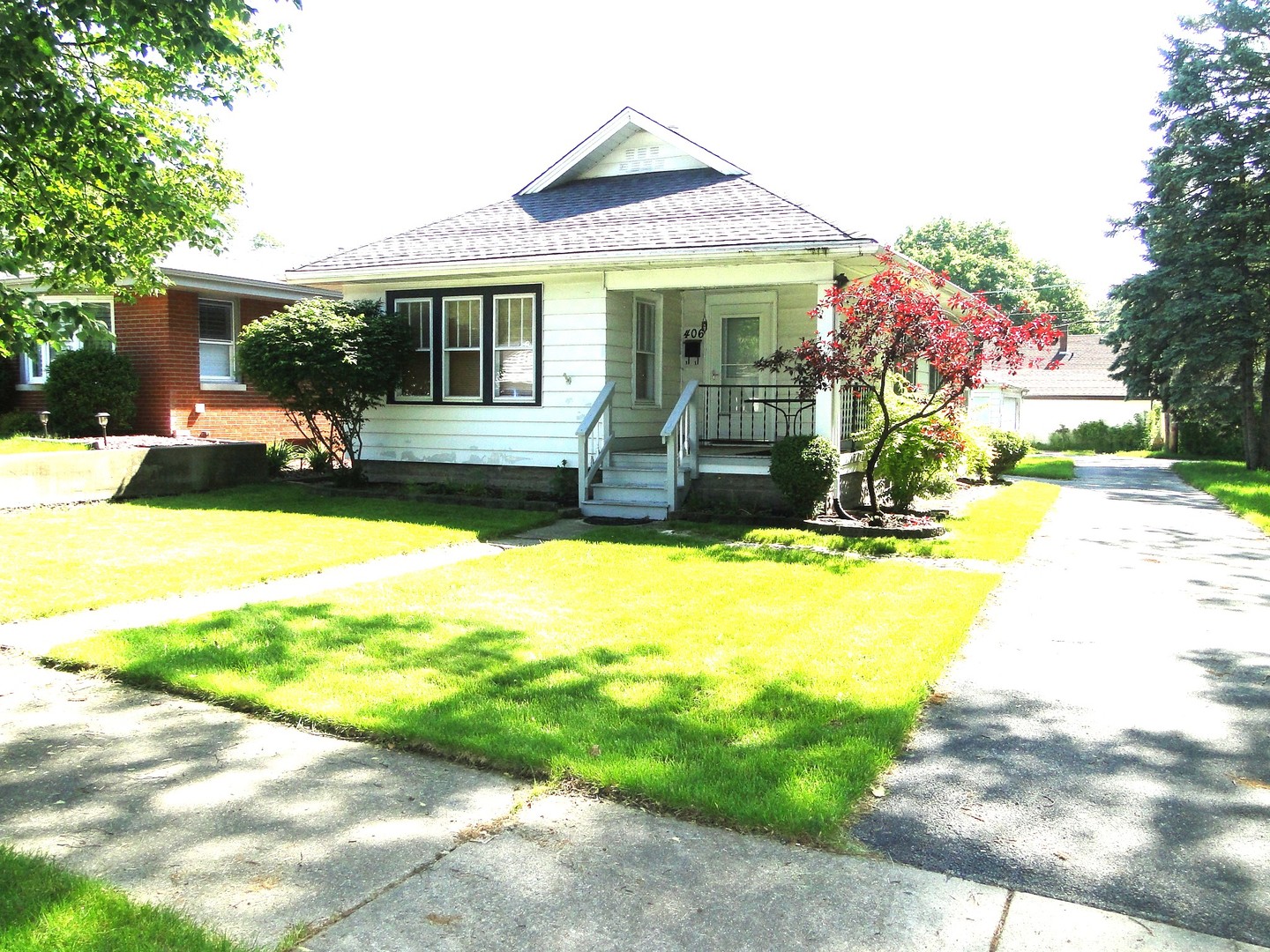 406 South Reed Street Joliet, IL 60436 - Photo 1 of 17 a view of a house with swimming pool and a yard