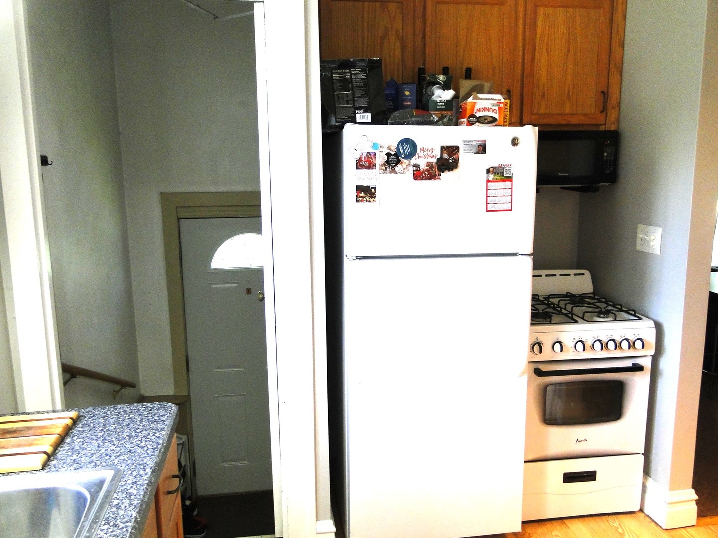 406 South Reed Street Joliet, IL 60436 - Photo 7 of 17 a utility room with dryer and washer