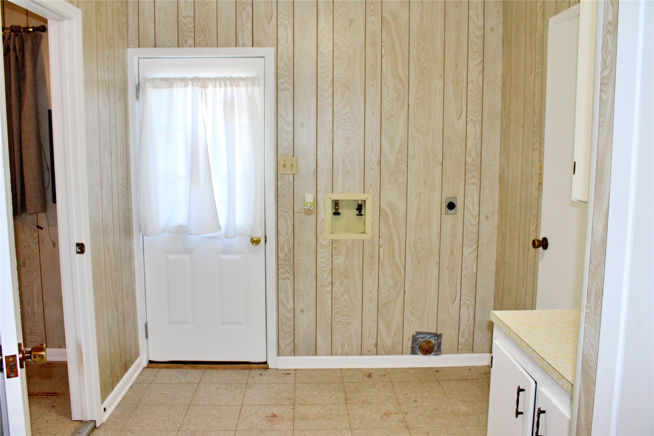 218 Smith Street Columbus, TX 78934 - Photo 12 of 36