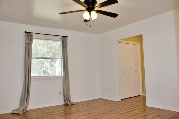 $2,300 | 218 Smith Street, Columbus, TX 78934