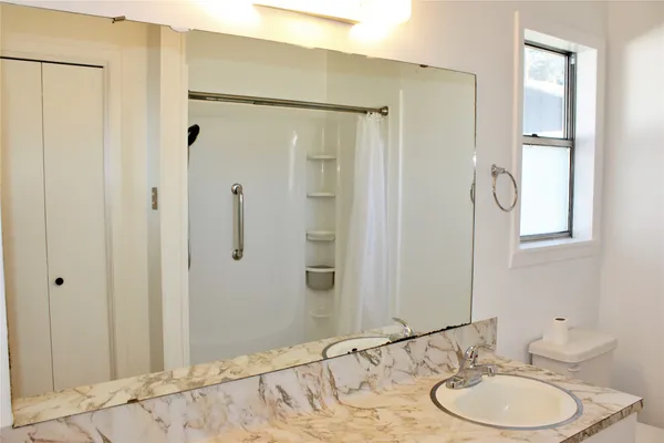 $2,300 | 218 Smith Street, Columbus, TX 78934