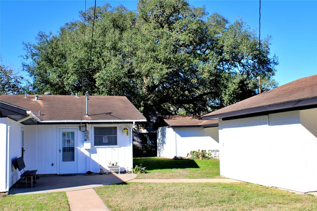 $2,500 | 218 Smith Street, Columbus, TX 78934