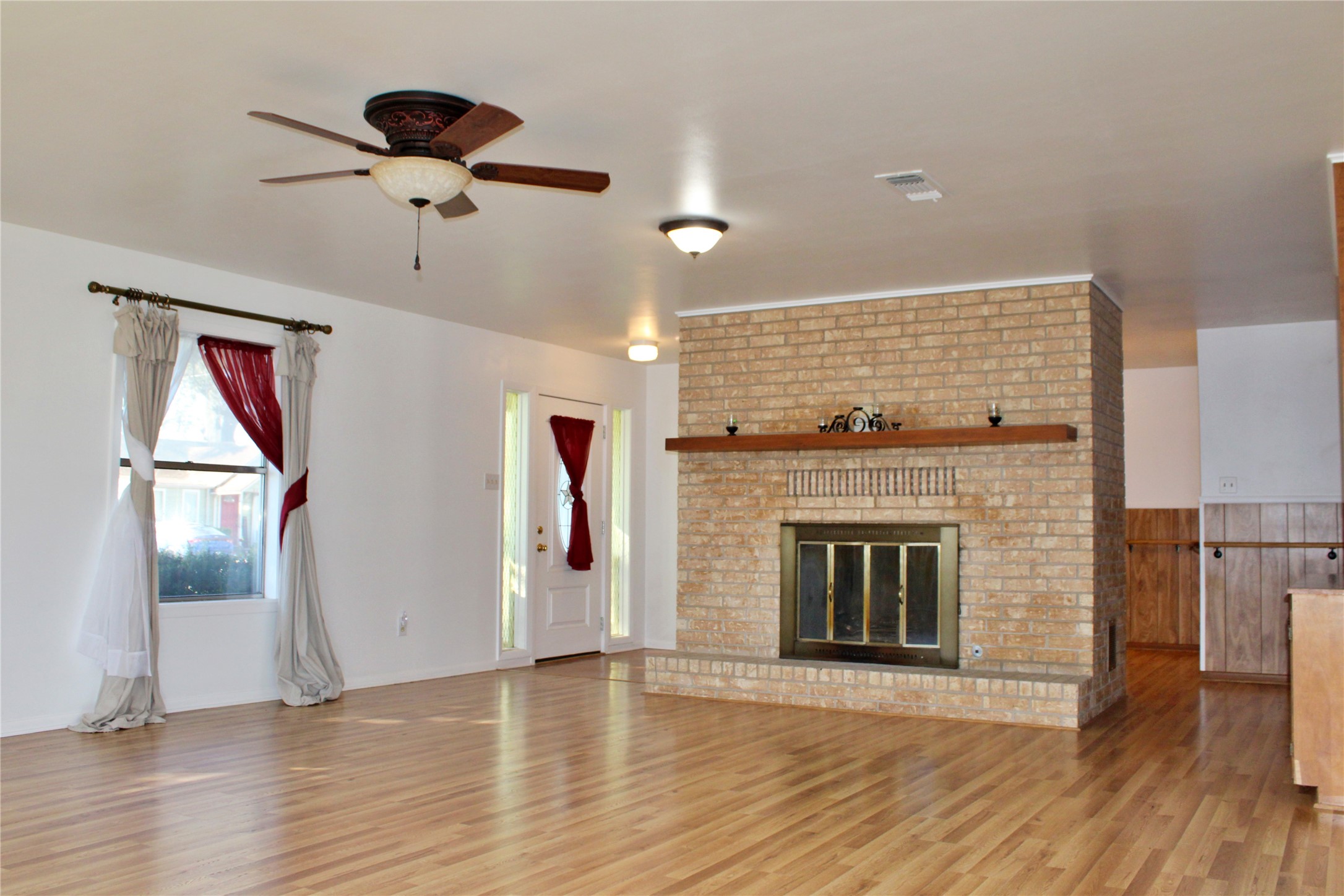 218 Smith Street Columbus, TX 78934 - Photo 4 of 36