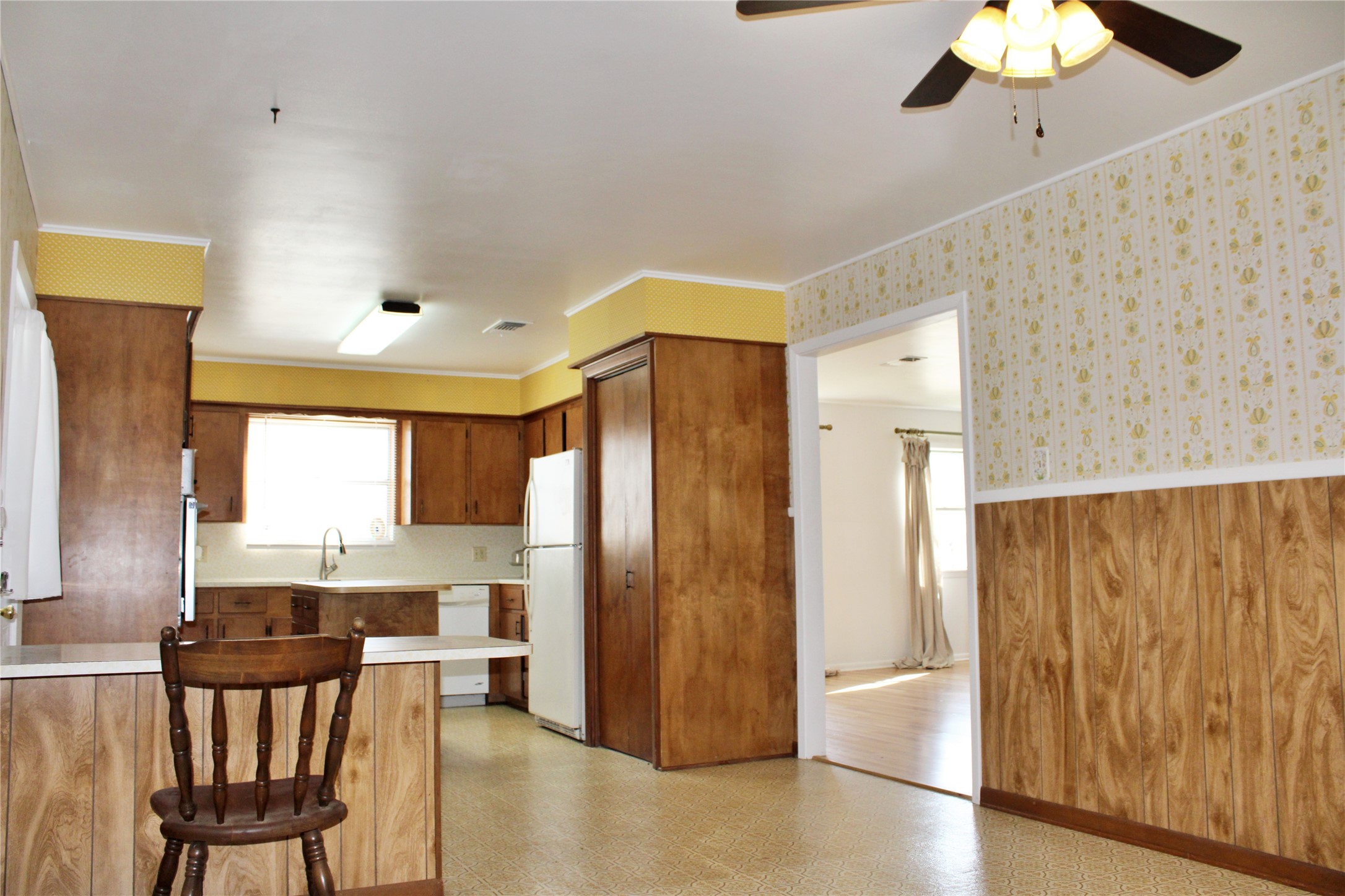 218 Smith Street Columbus, TX 78934 - Photo 7 of 36