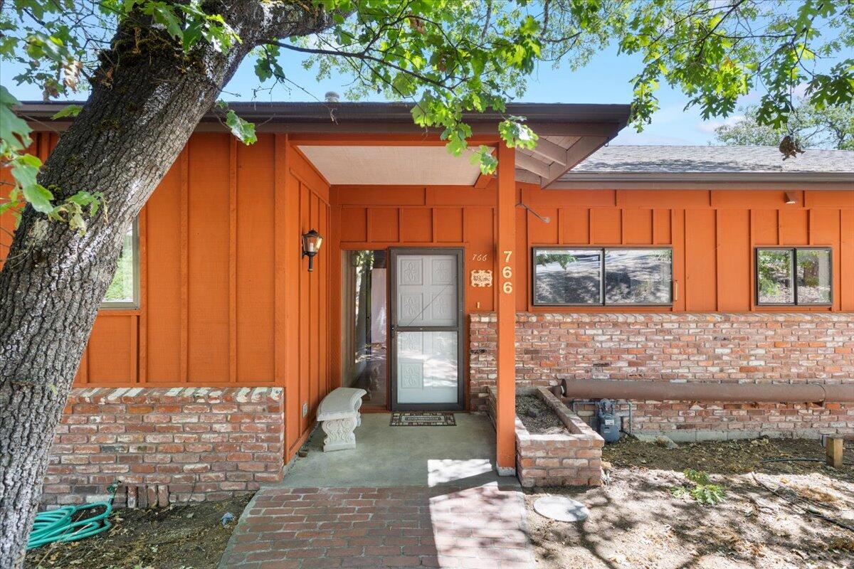 766 Palmer Road Ashland, OR 97520 - Photo 1 of 35 01