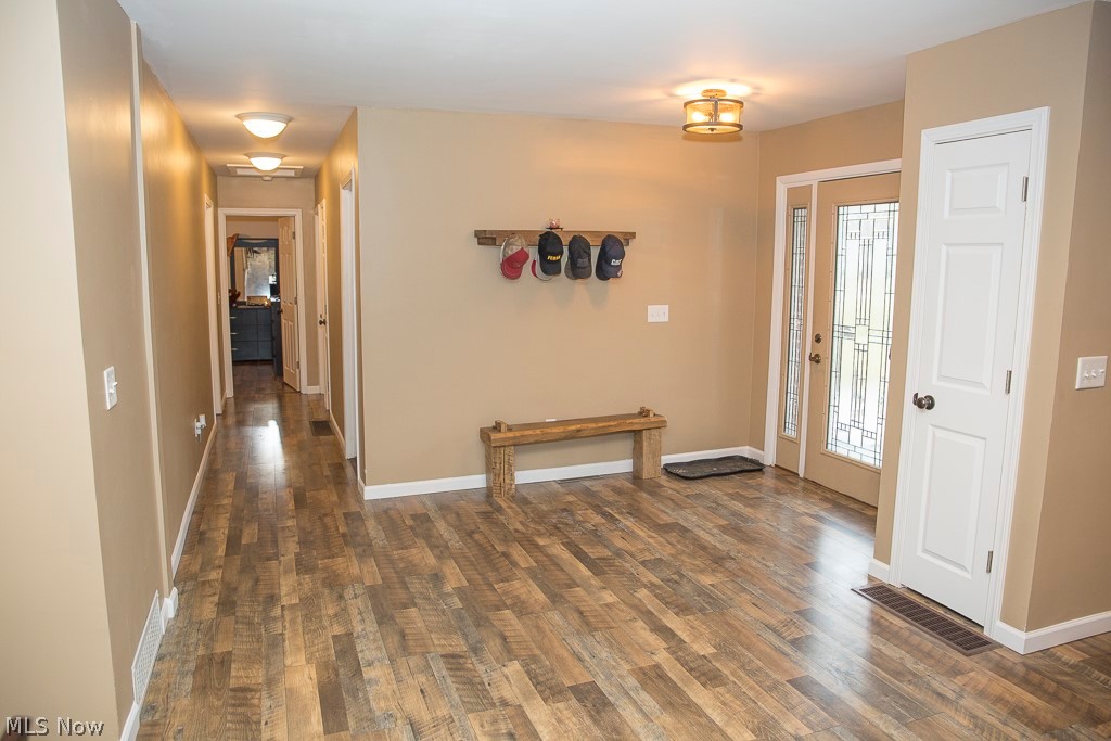 5343 Oak Point Road Lorain, OH 44053 - Photo 5 of 26 Gallery Image 5