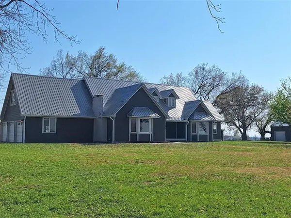 $499,000 | 2096 Indian Road, Fort Scott, KS 66701