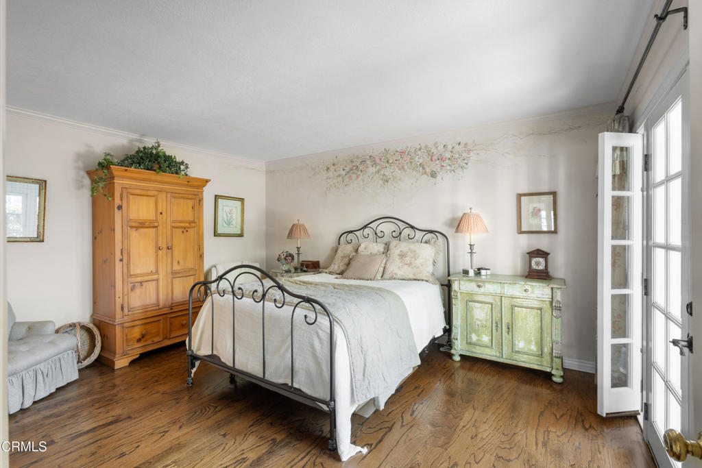 4505 Gateshead Bay Oxnard, CA 93035 - Photo 14 of 41 a bedroom with a bed and a night stand