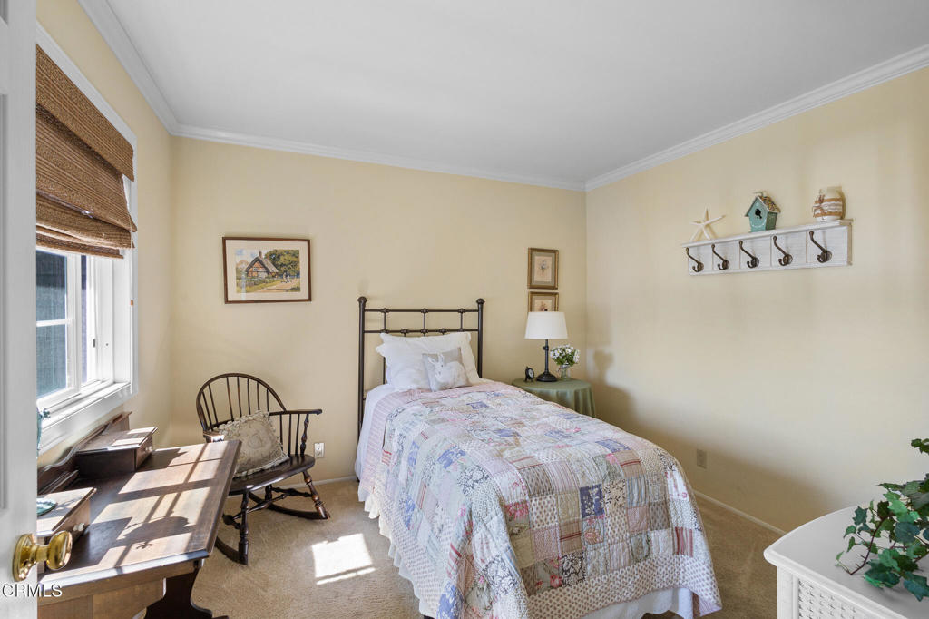 4505 Gateshead Bay Oxnard, CA 93035 - Photo 20 of 41 a bedroom with a bed and a mirror