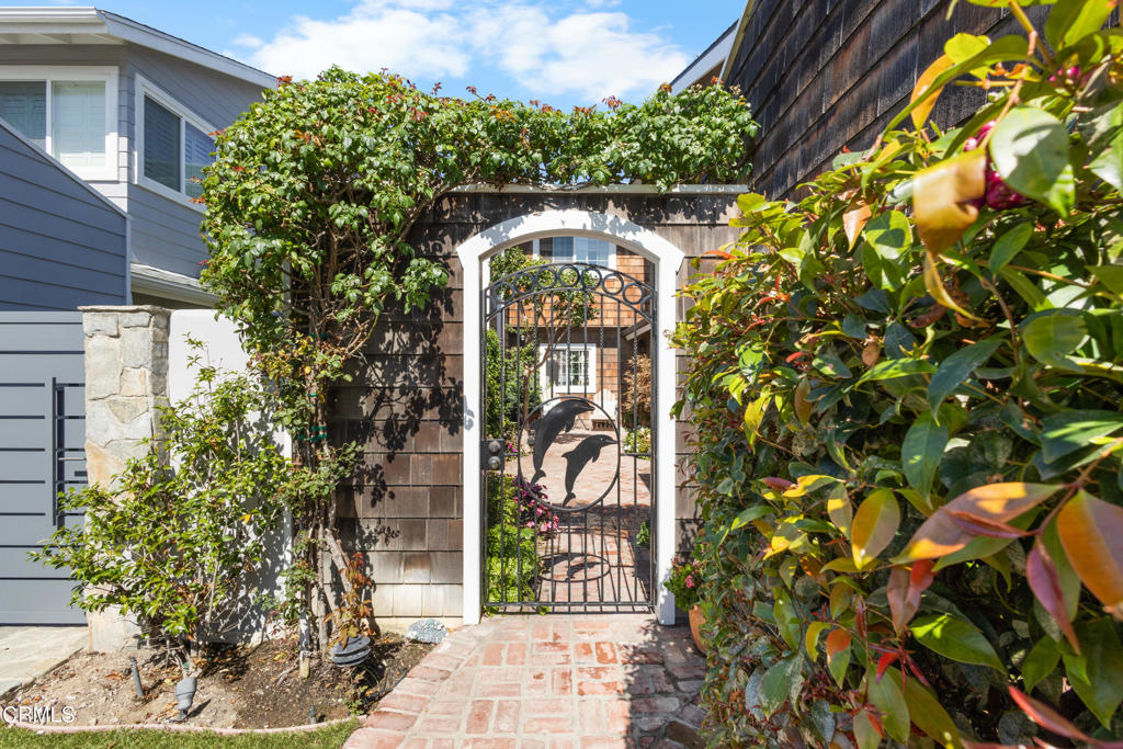 4505 Gateshead Bay Oxnard, CA 93035 - Photo 2 of 41 a view of a pathway of a building
