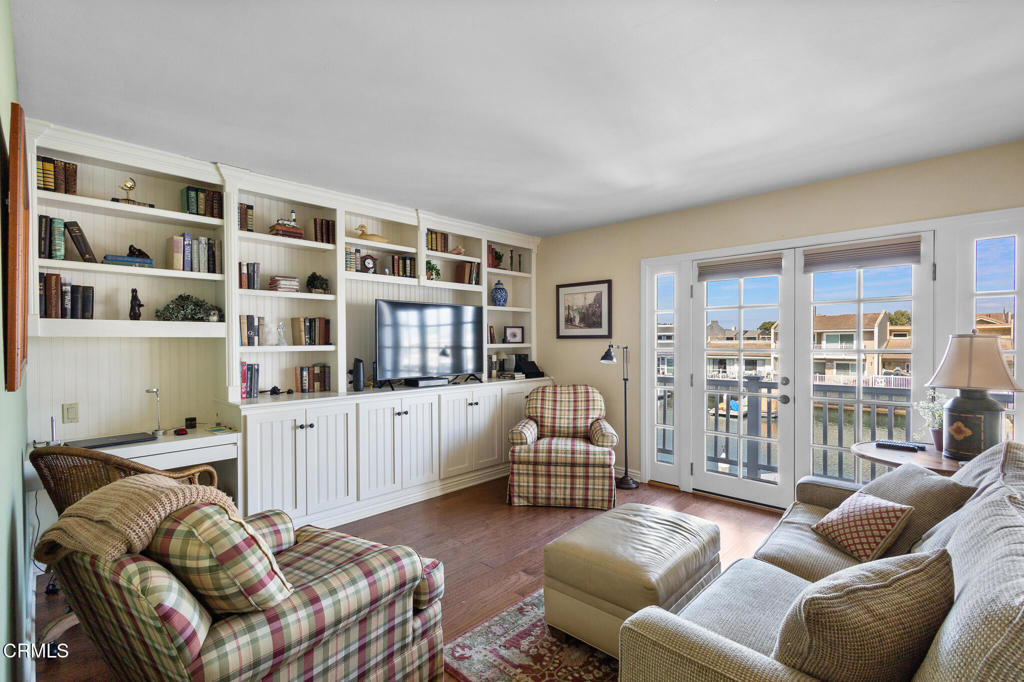 4505 Gateshead Bay Oxnard, CA 93035 - Photo 21 of 41 a living room with furniture and a book shelf