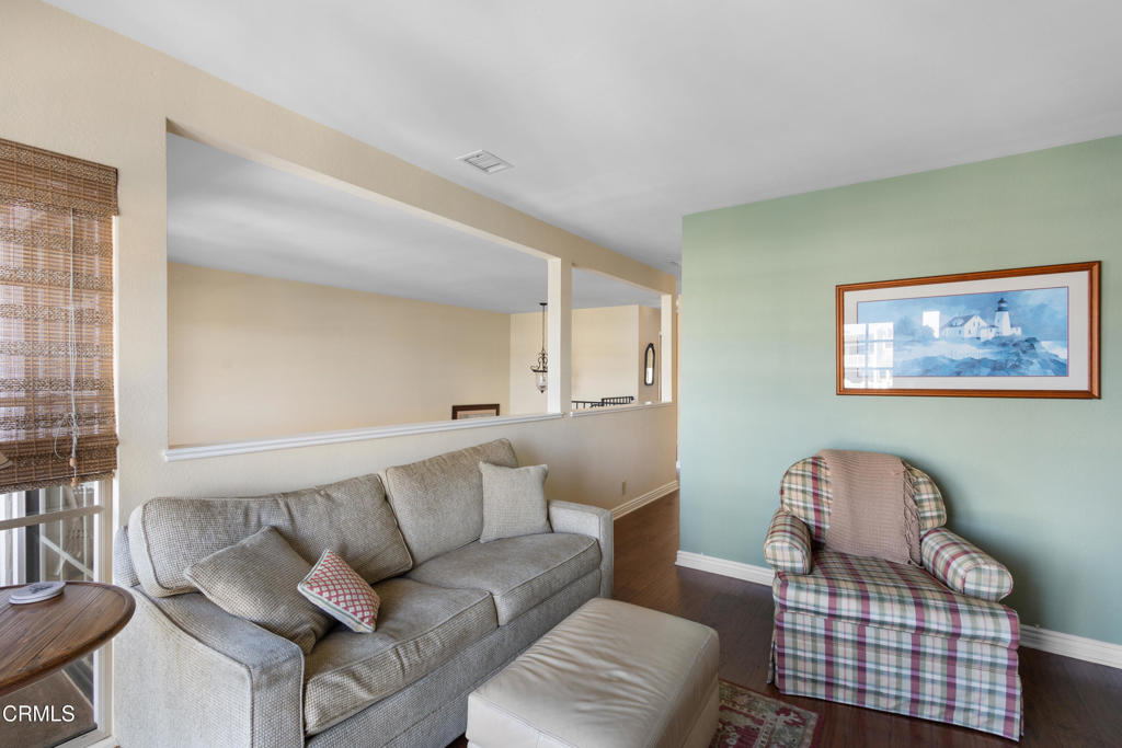 4505 Gateshead Bay Oxnard, CA 93035 - Photo 22 of 41 a living room with furniture