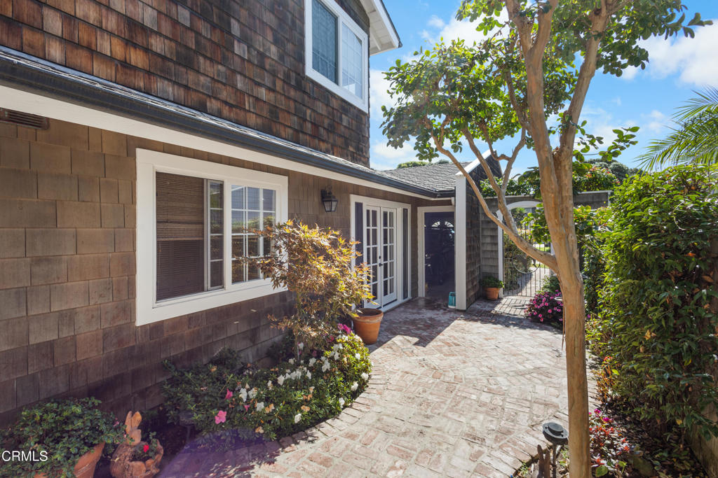 4505 Gateshead Bay Oxnard, CA 93035 - Photo 28 of 41 front view of a house