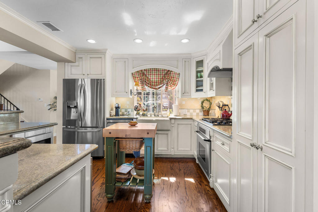 4505 Gateshead Bay Oxnard, CA 93035 - Photo 8 of 41 a kitchen with refrigerator and cabinets