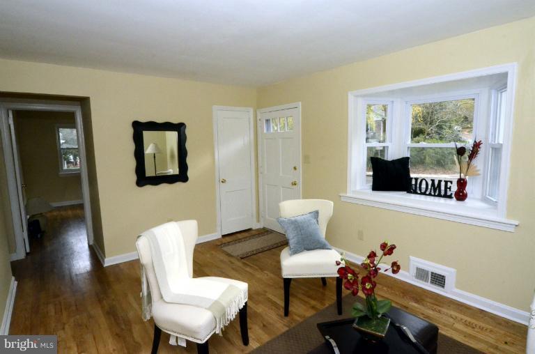2323 Arthur Avenue Silver Spring, MD 20902 - Photo 3 of 18 Living Room