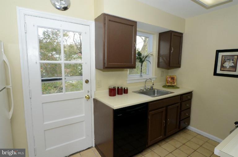 2323 Arthur Avenue Silver Spring, MD 20902 - Photo 4 of 18 Kitchen