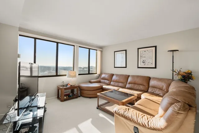 $1,100,000 | 250 Hammond Pond Parkway, Unit 1205N, Newton, MA 02467