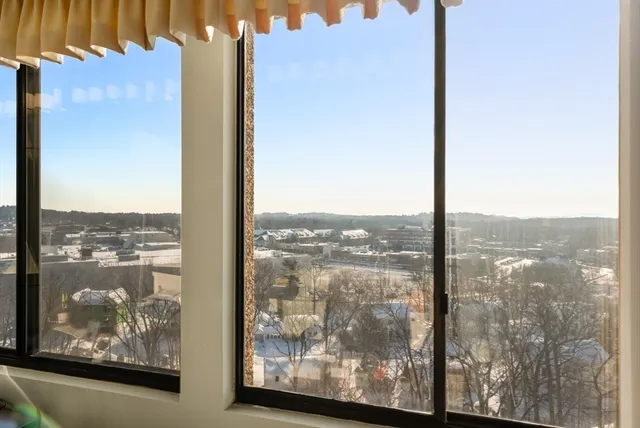 $1,100,000 | 250 Hammond Pond Parkway, Unit 1205N, Newton, MA 02467