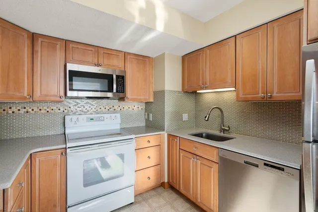 $1,100,000 | 250 Hammond Pond Parkway, Unit 1205N, Newton, MA 02467