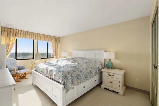 $1,100,000 | 250 Hammond Pond Parkway, Unit 1205N, Newton, MA 02467