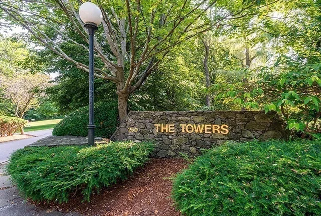 $1,100,000 | 250 Hammond Pond Parkway, Unit 1205N, Newton, MA 02467