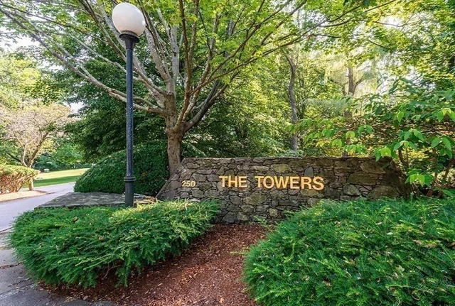 $1,100,000 | 250 Hammond Pond Parkway, Unit 1205N, Newton, MA 02467