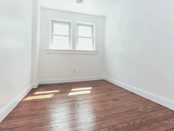 $2,000 | 202 Kerrigan Boulevard, Unit 2, Newark, NJ 07106