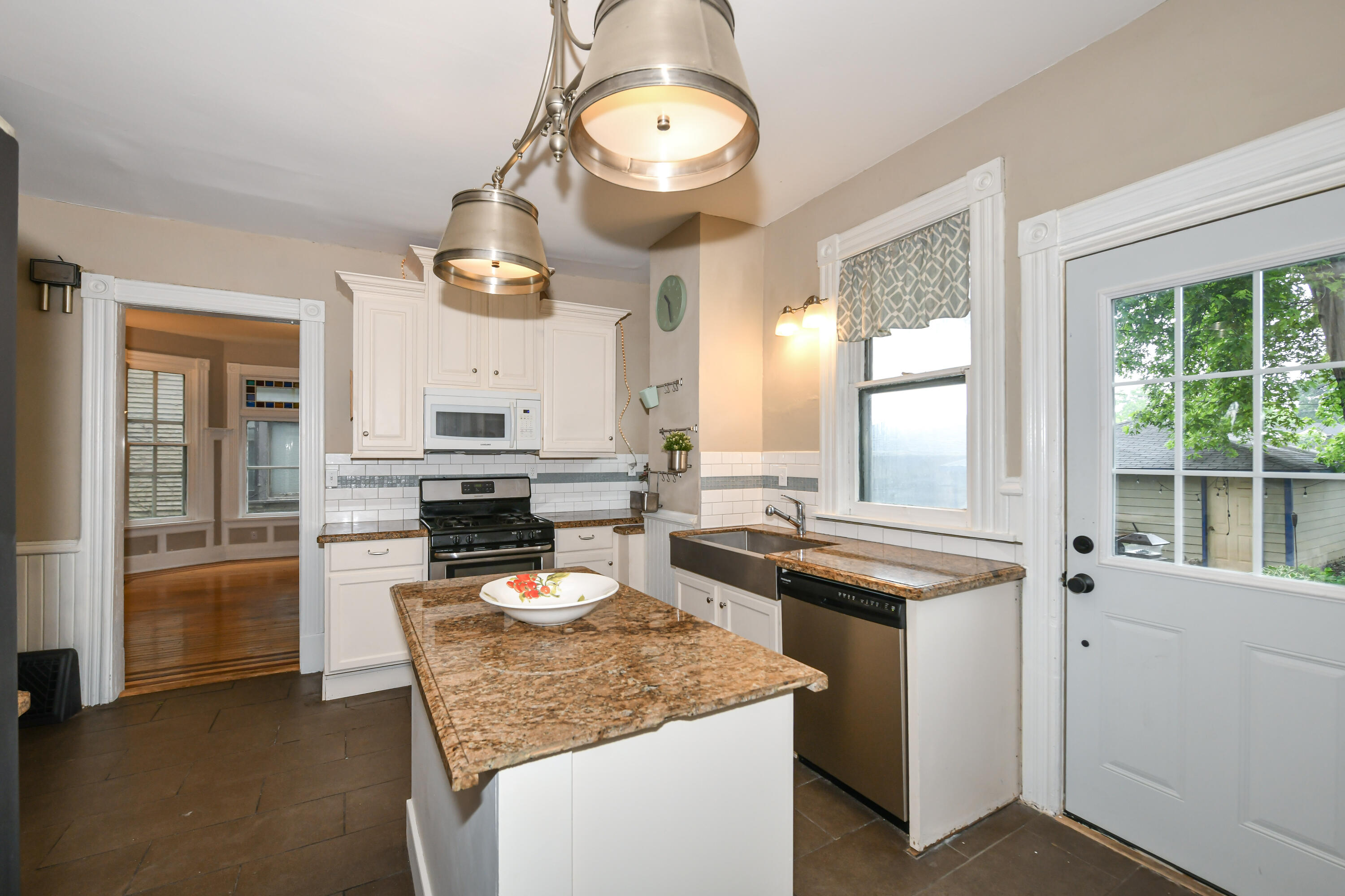 933 North 34th Street Milwaukee, WI 53208 - Photo 23 of 38 HEN_4644
