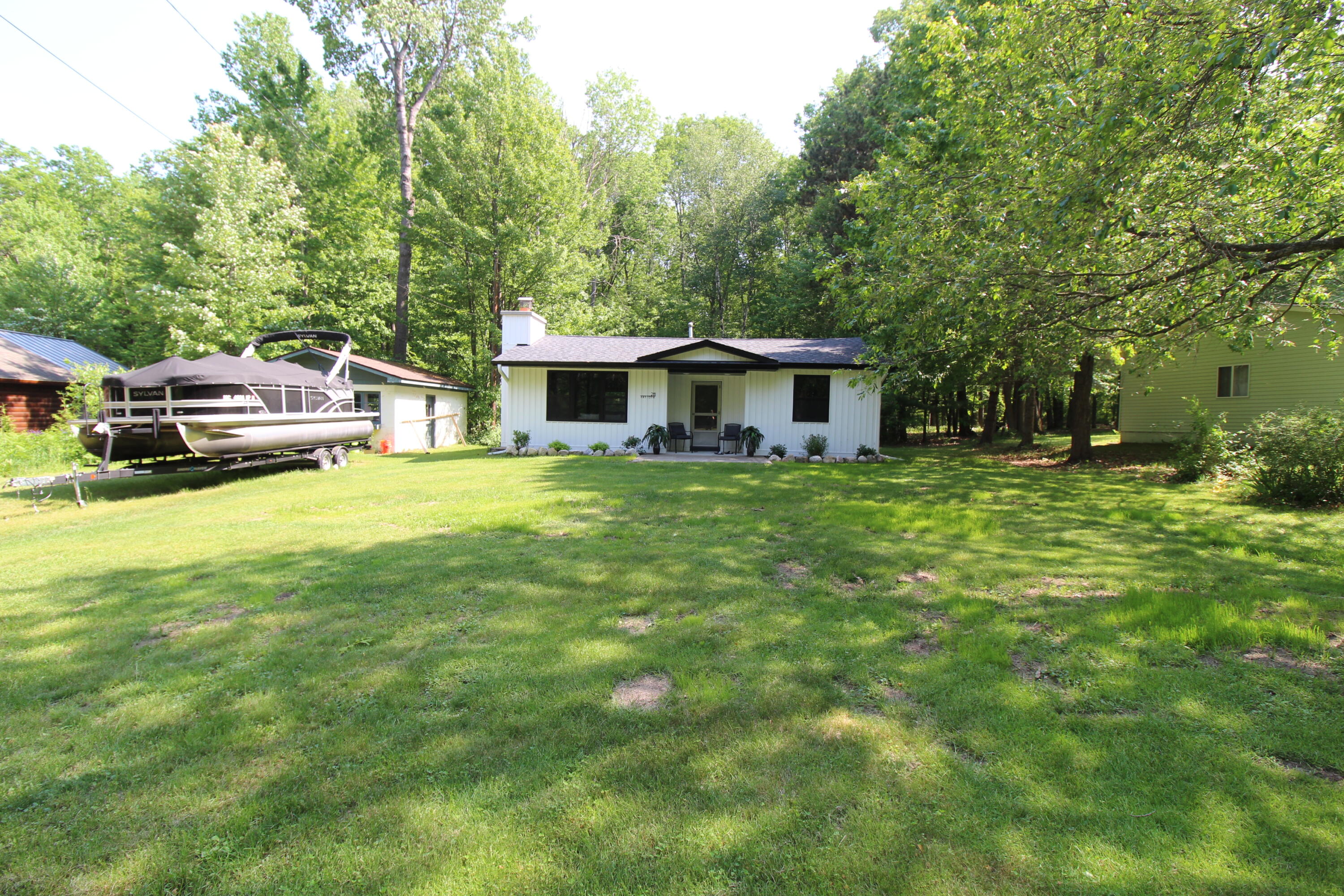 211 Daytona Road Roscommon, MI 48653 - Photo 2 of 41 IMG_1042