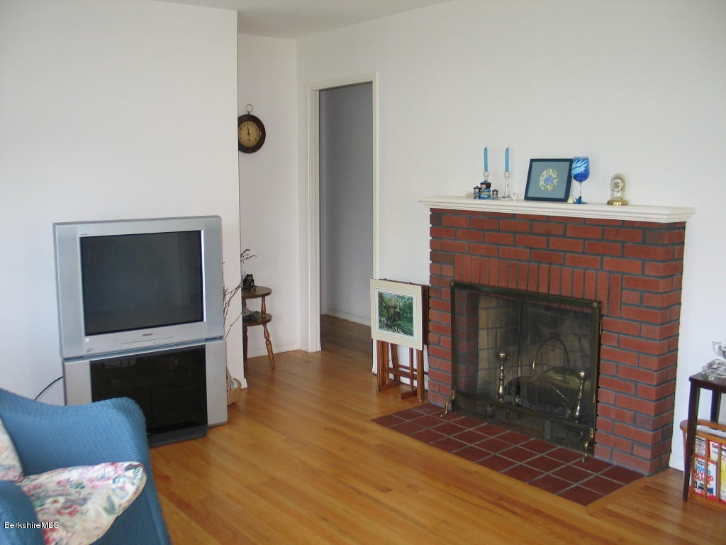 1258 North Hoosac Road Williamstown, MA 01267 - Photo 2 of 11 Living room