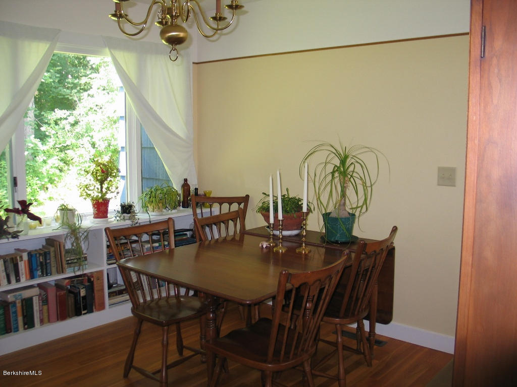 1258 North Hoosac Road Williamstown, MA 01267 - Photo 4 of 11 Dining room