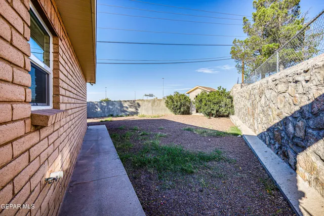 $468,500 | 293 Atlantic Road, Unit A & B, El Paso, TX 79922