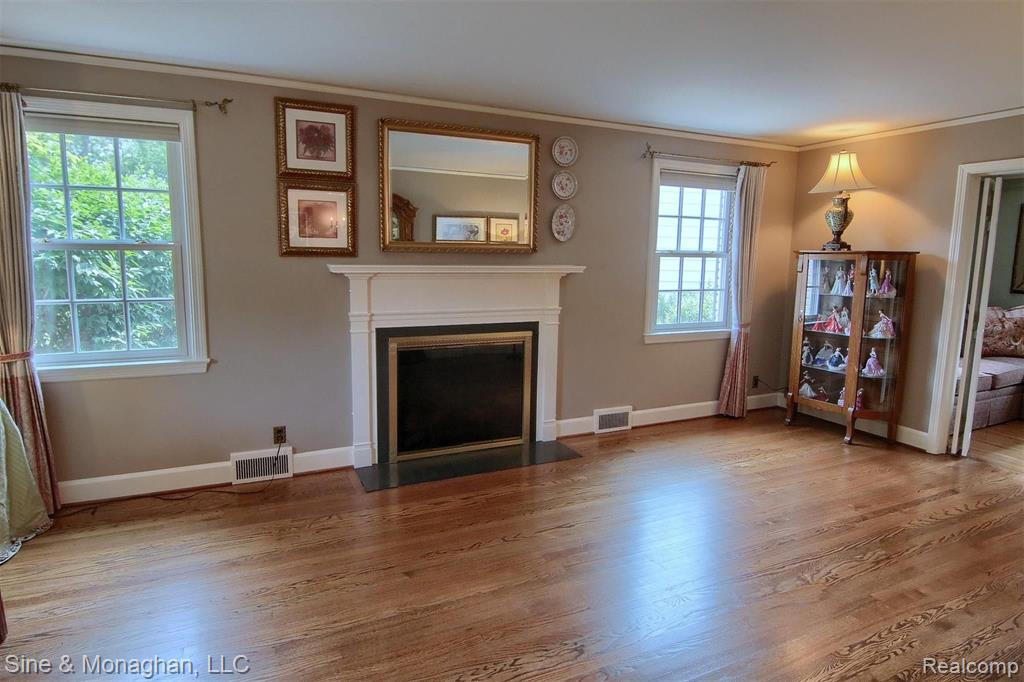 389 Merriweather Road Grosse Pointe Farms, MI 48236 - Photo 6 of 33