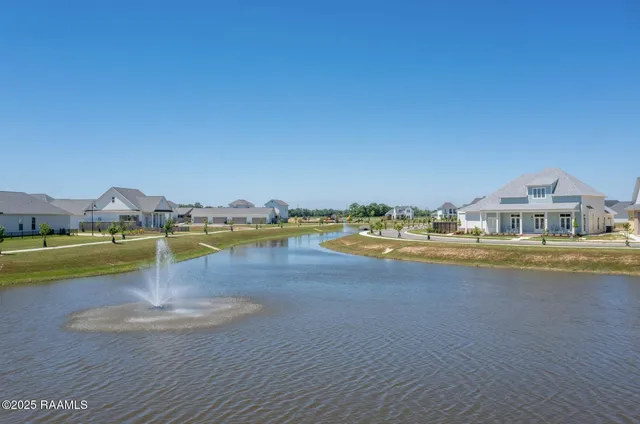 $109,999 | 411 E Villager Avenue, Scott, LA 70583