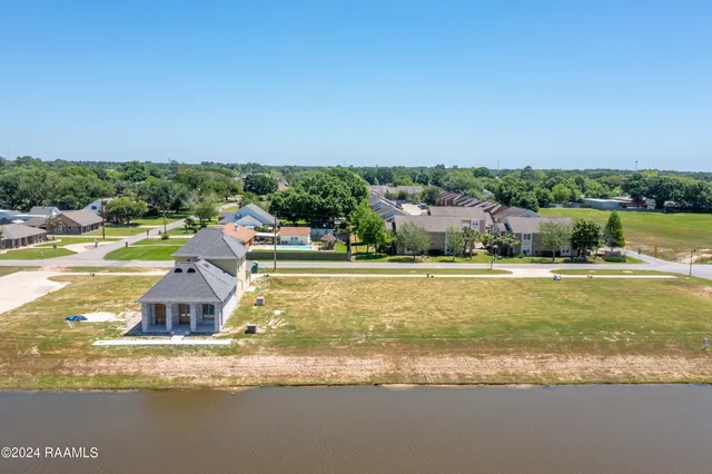 $109,999 | 411 E Villager Avenue, Scott, LA 70583