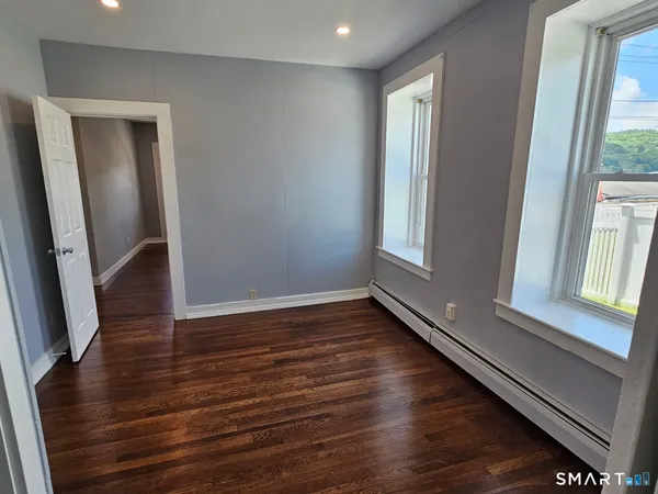 $2,000 | 301 Roosevelt Drive, Unit 1, Derby, CT 06418