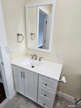 $2,000 | 301 Roosevelt Drive, Unit 1, Derby, CT 06418